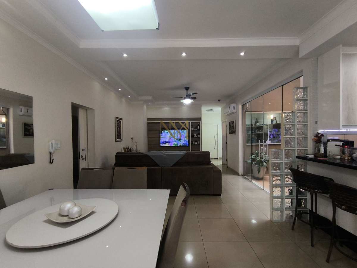 Casa à venda com 3 quartos - ,