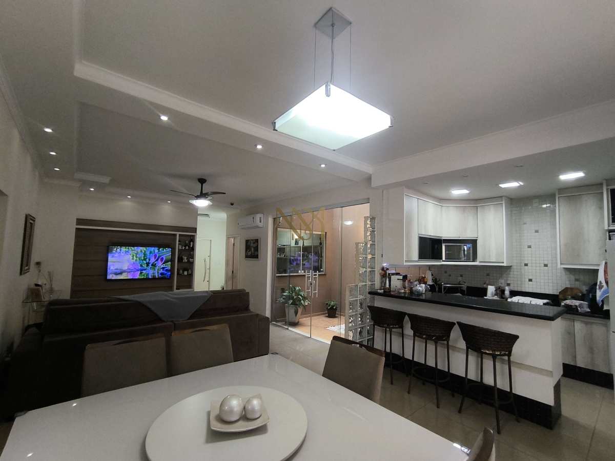 Casa à venda com 3 quartos - ,