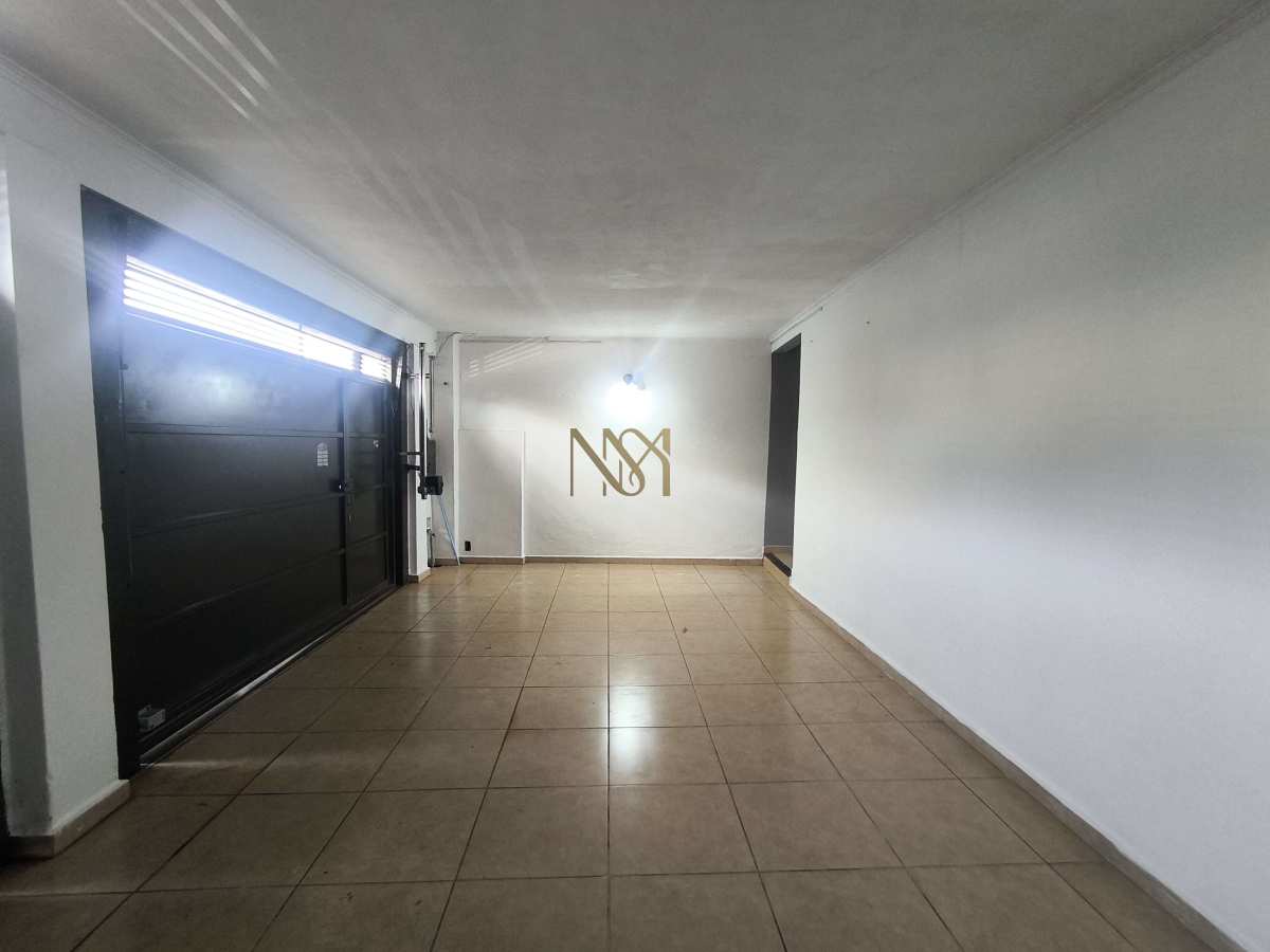 Casa à venda com 3 quartos - Vila Tibério,