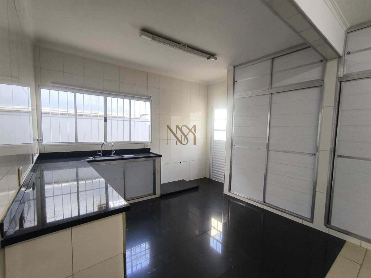 Casa à venda com 3 quartos - Vila Tibério,