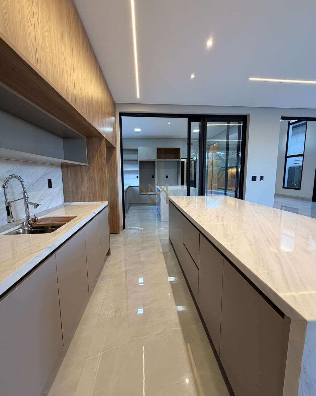  - Casa de Alto Padrão à Venda com 4 Suítes e Elevador no Condomínio Bela Vista | Jardim Olhos D'Água