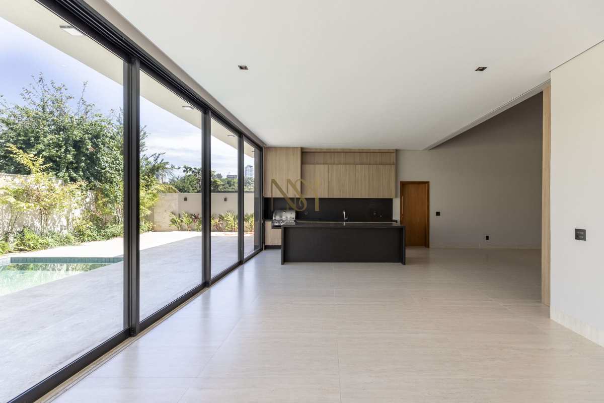  - Casa em Condomínio Arara Verde à Venda | 3 Suítes | 336 m² de Construção