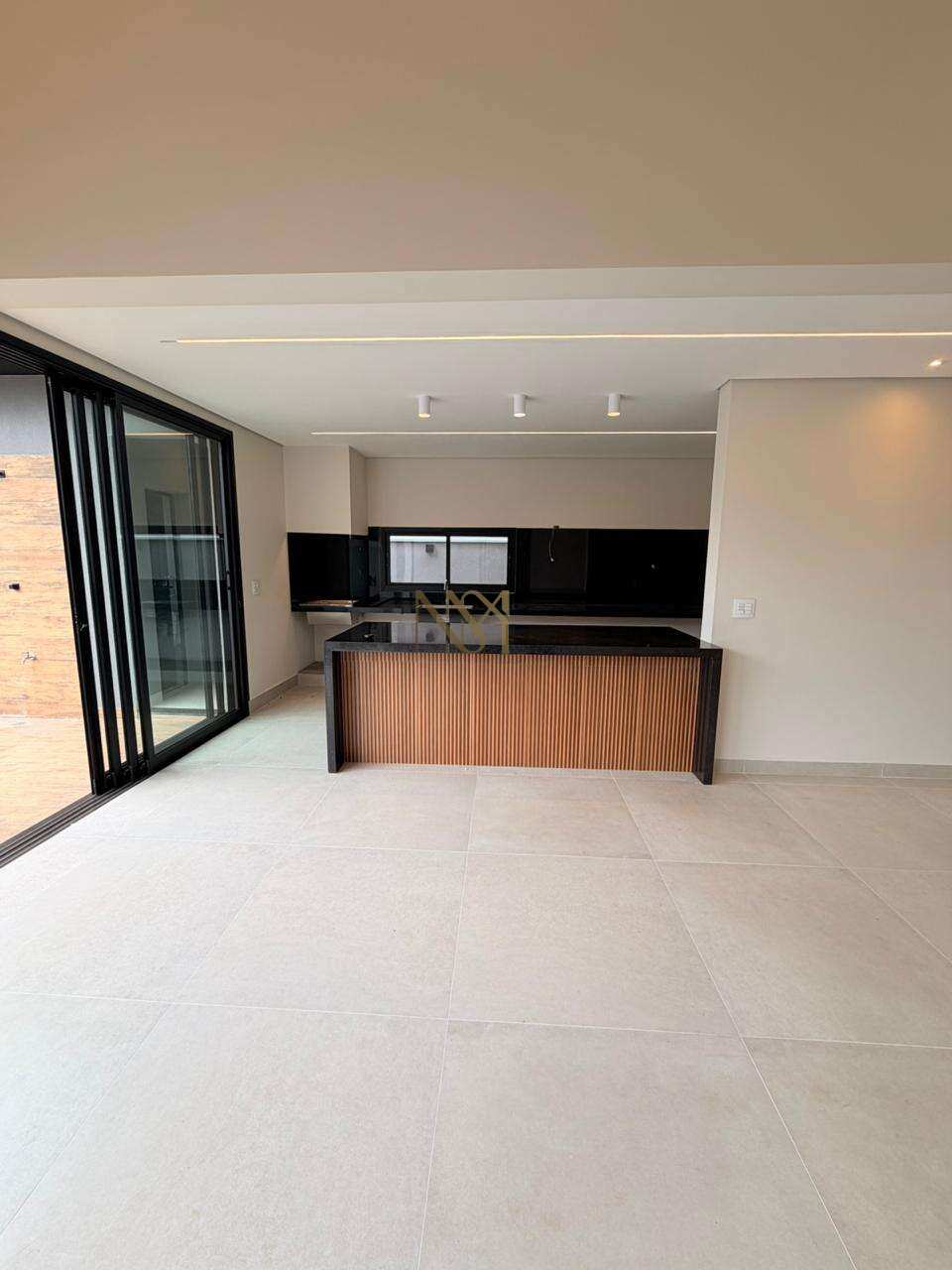  - Sobrado com 3 Suítes, sendo 1 Master com Closet | Piscina e Alto Padrão